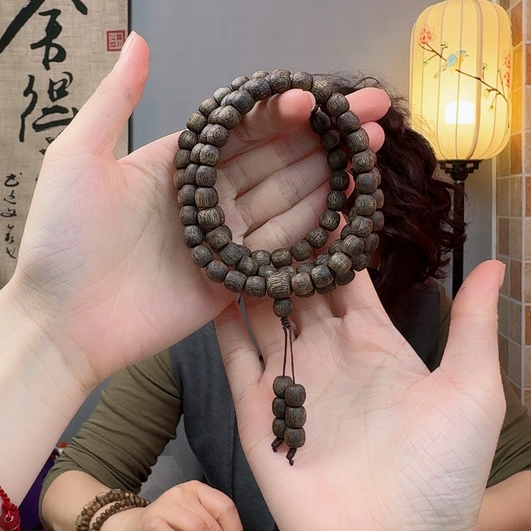 沉香手串英****a海南尖峰岭虫漏桶珠0.7*108