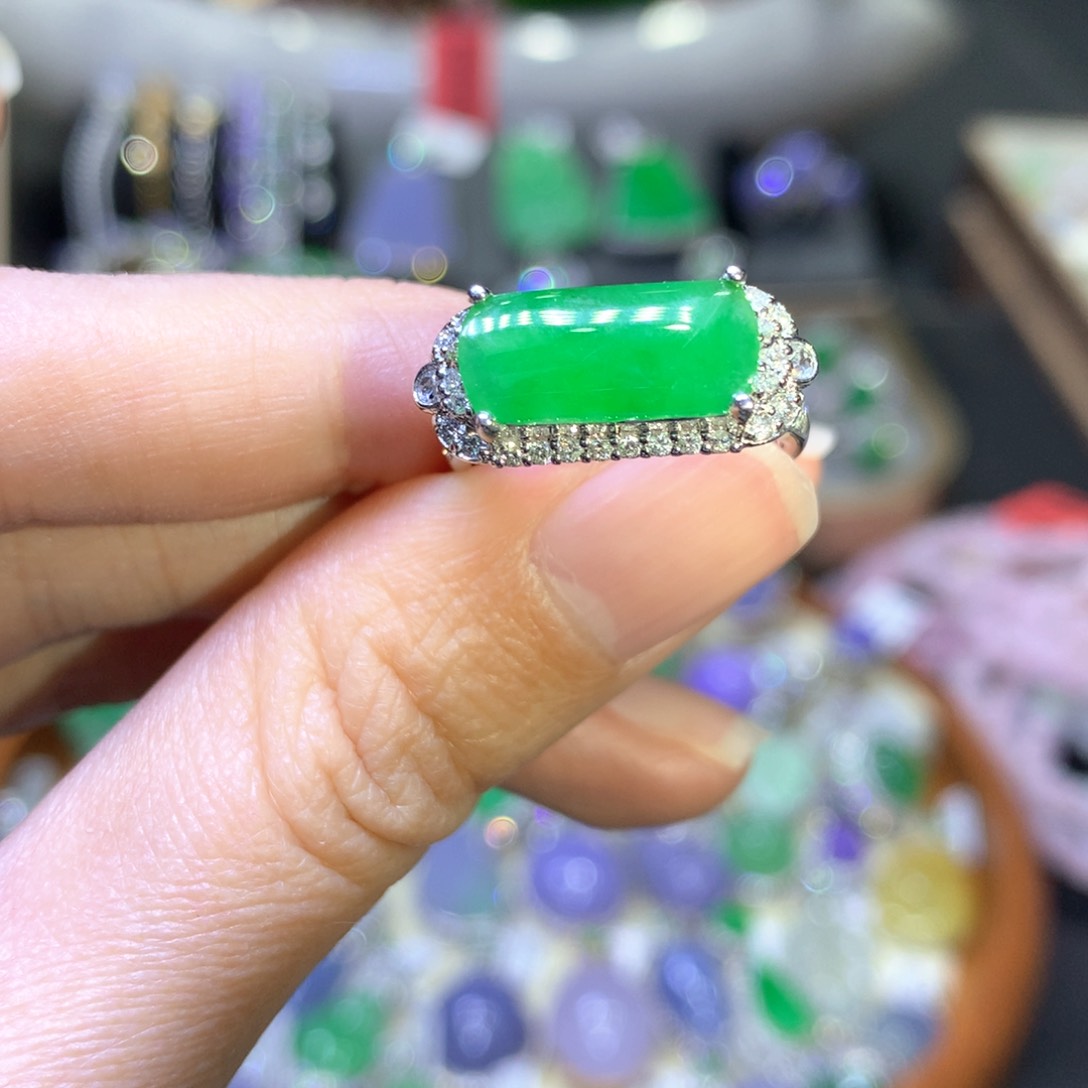 【闪购商品】翡翠颈饰18K金镶嵌翡翠吊坠项链