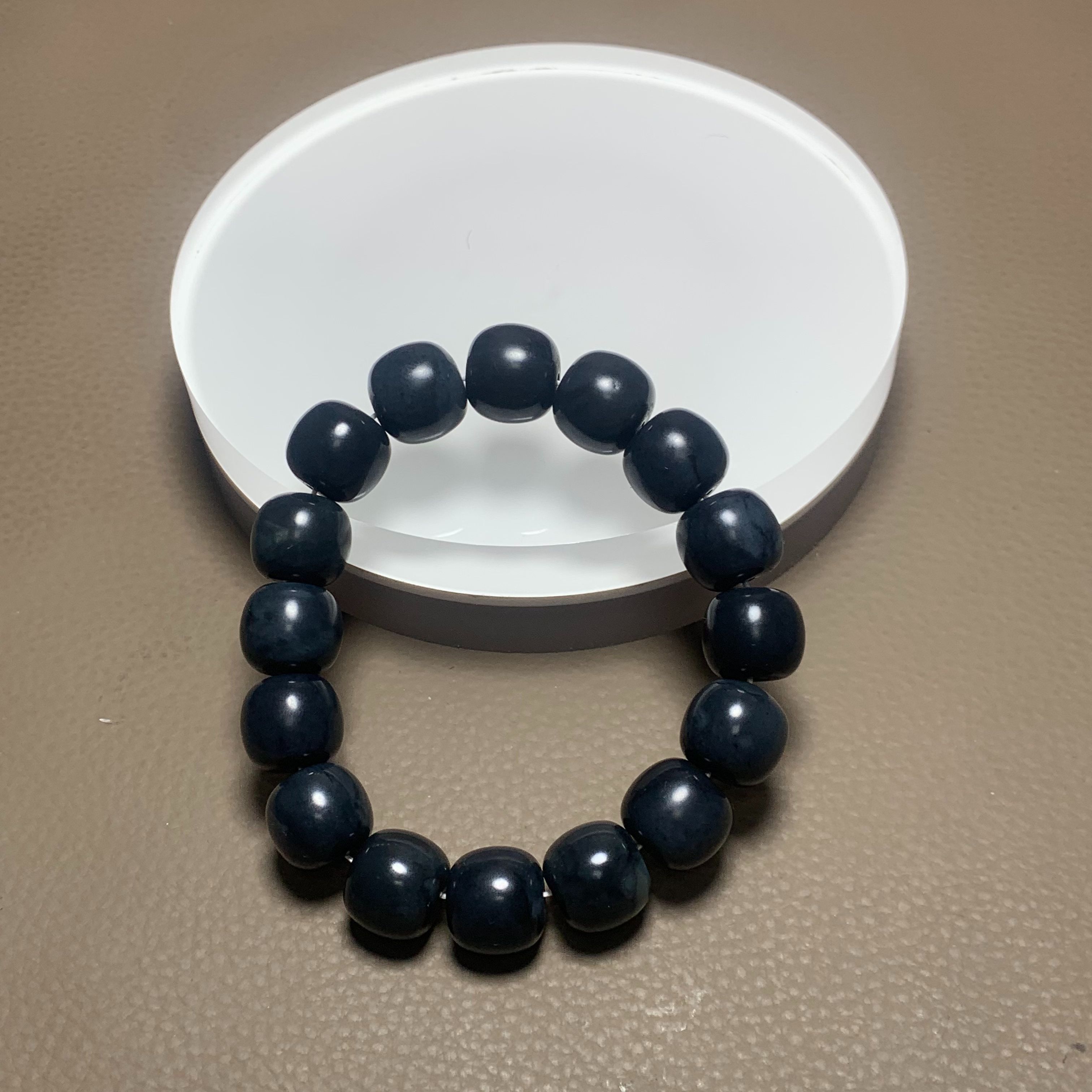 F2595珠宝玉石精选和田玉手串