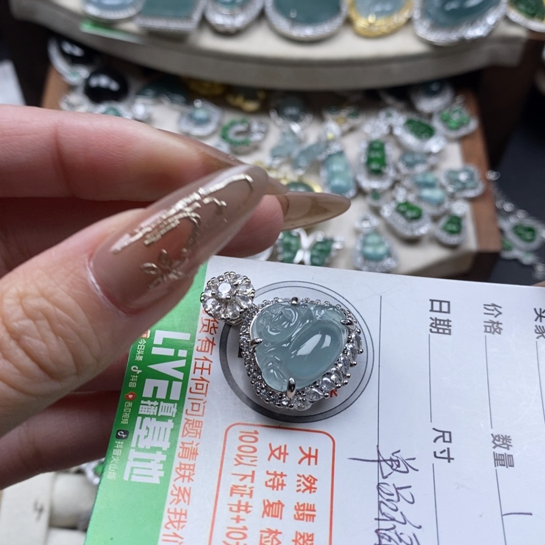 翡翠颈饰未镶嵌翡翠