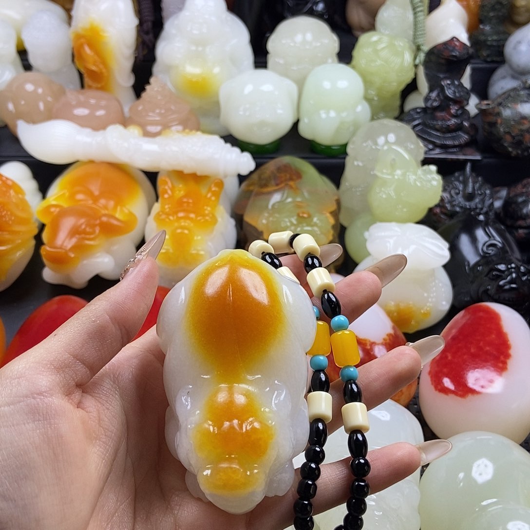 无花朵原石雕刻把件 貔貅