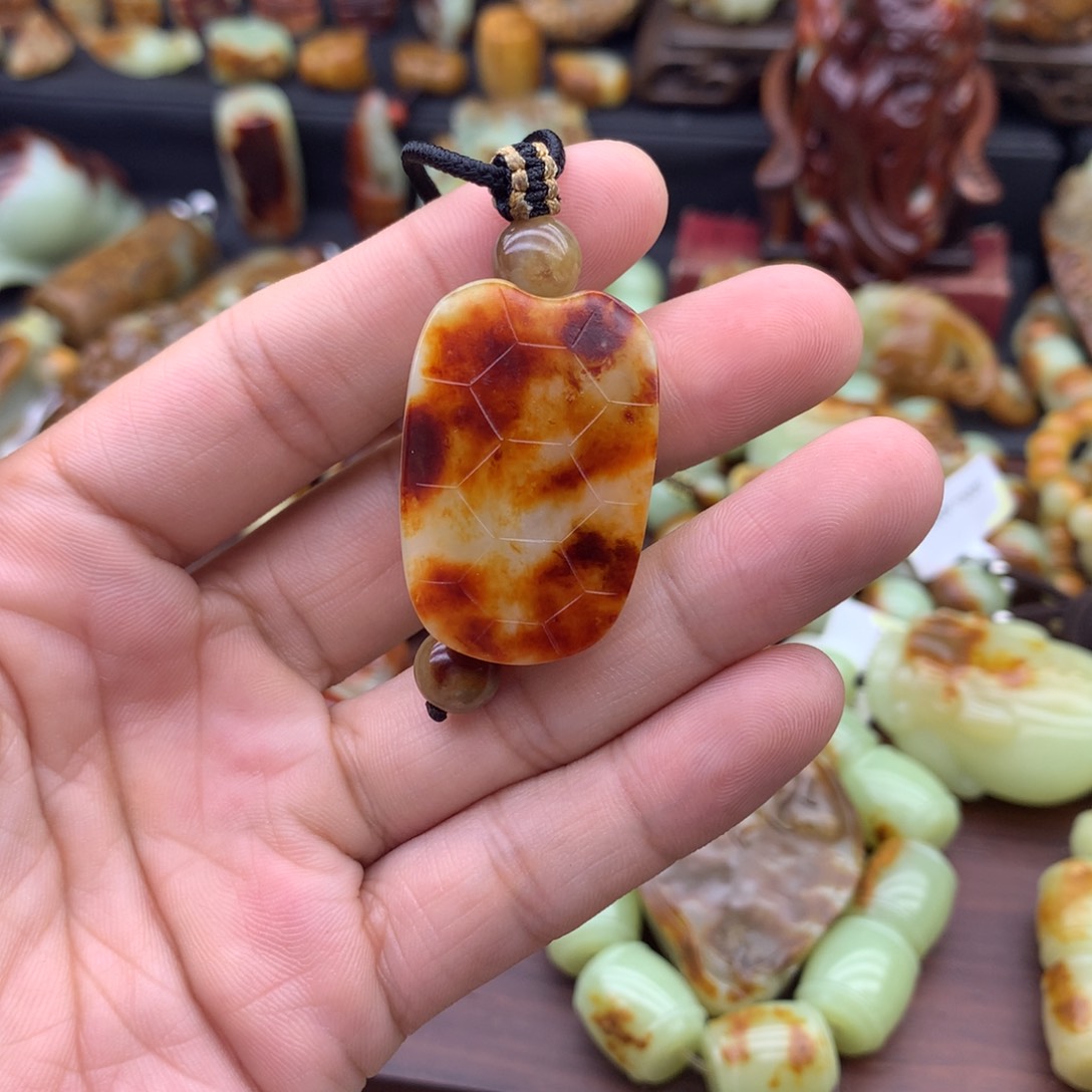 颈饰未镶嵌岫岩河磨玉（透闪石质玉）清*