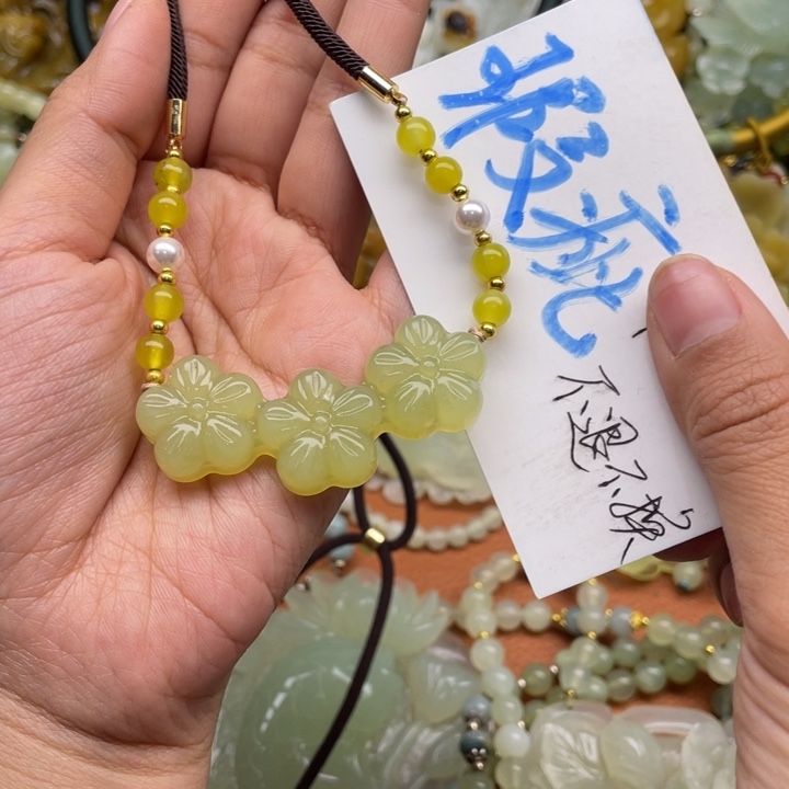 蛇纹石玉吊坠合金