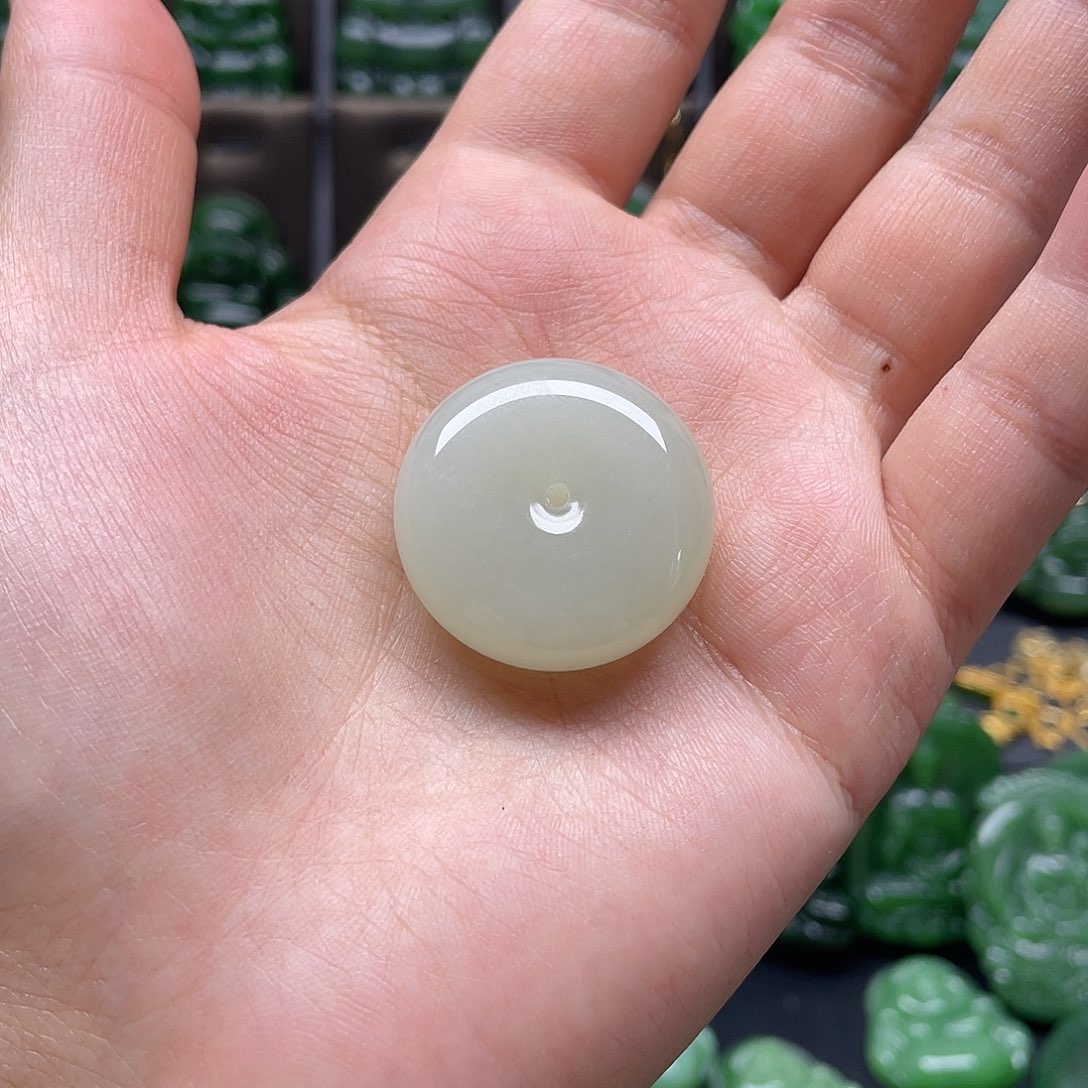 和田玉吊坠未镶嵌