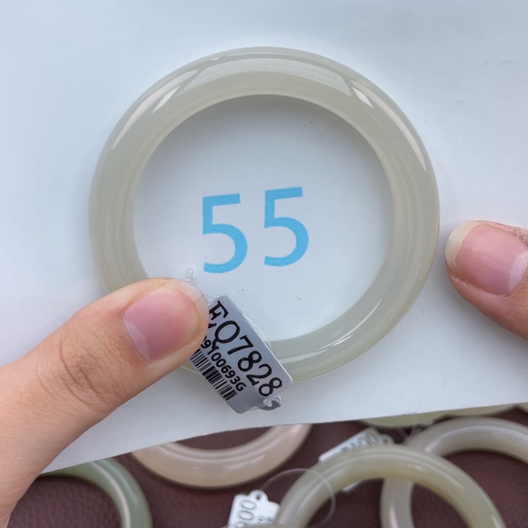 和田玉手镯未镶嵌俪*?