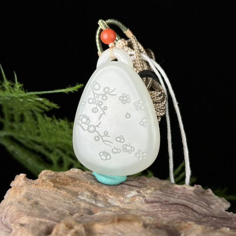 GG041022 *【上海兰馨】 和田玉梅花纹吊坠