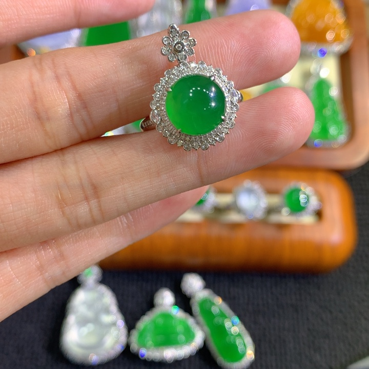 翡翠18K金镶嵌戒指蛋面两用