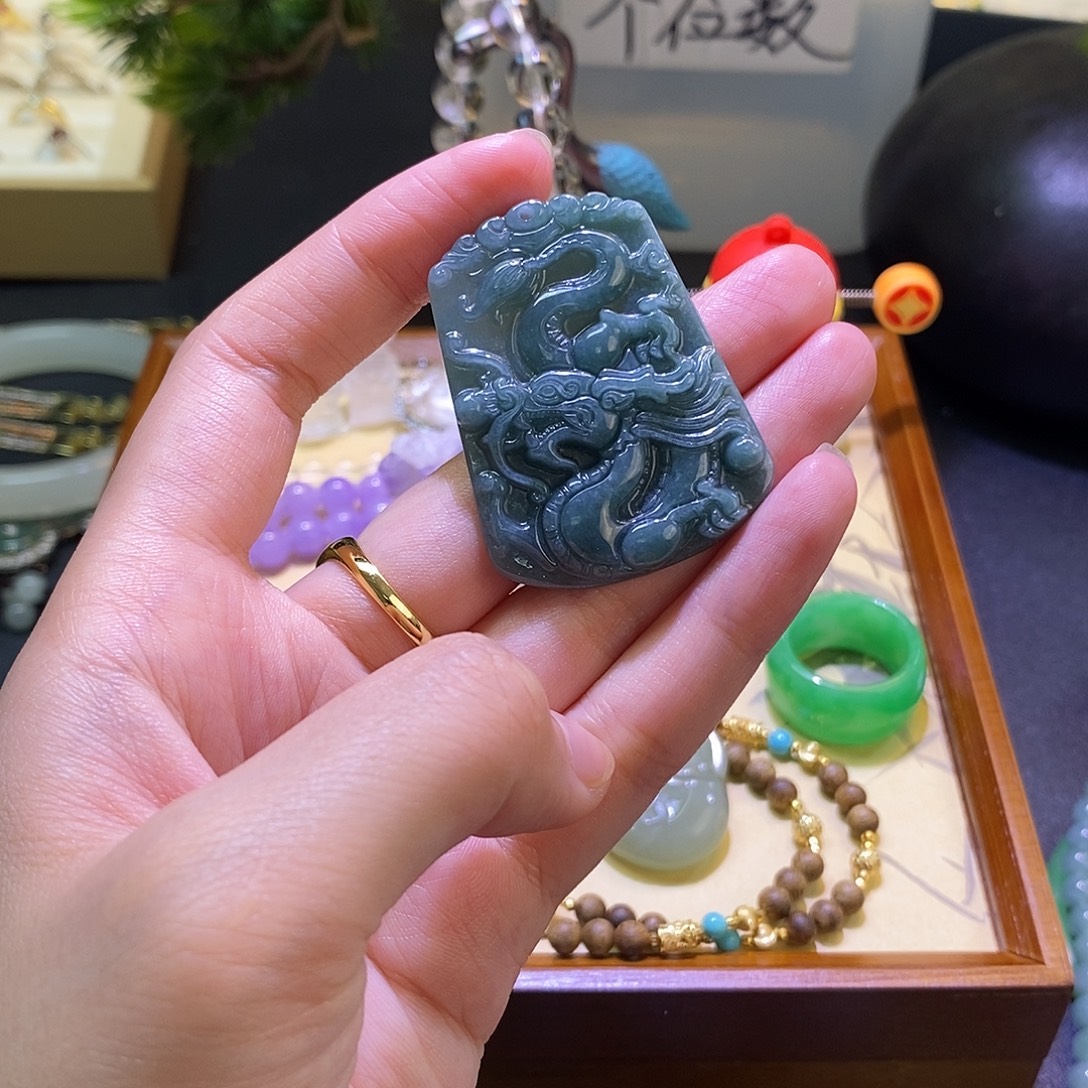 翡翠未镶嵌颈饰翡翠A货龙牌