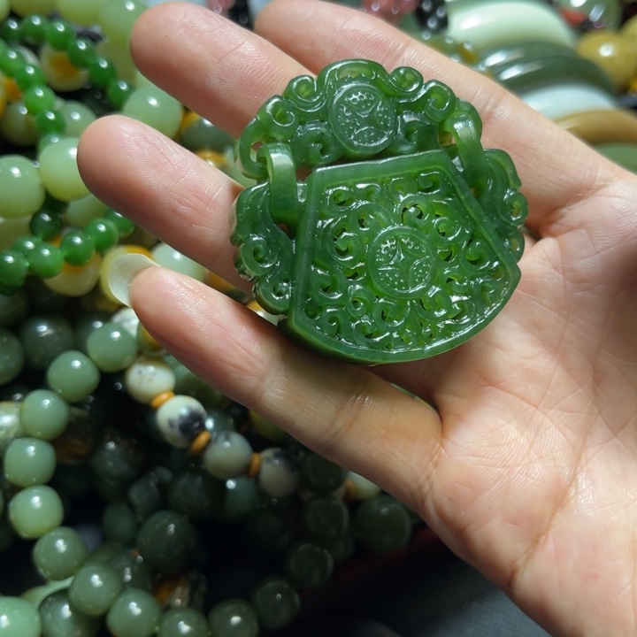 和田玉（碧玉）未镶嵌颈饰