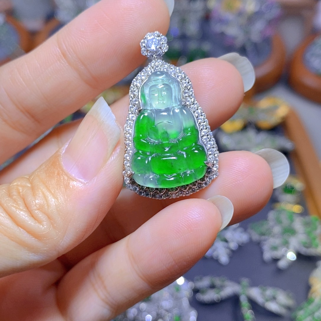 翡翠颈饰银S925镶嵌天然翡翠