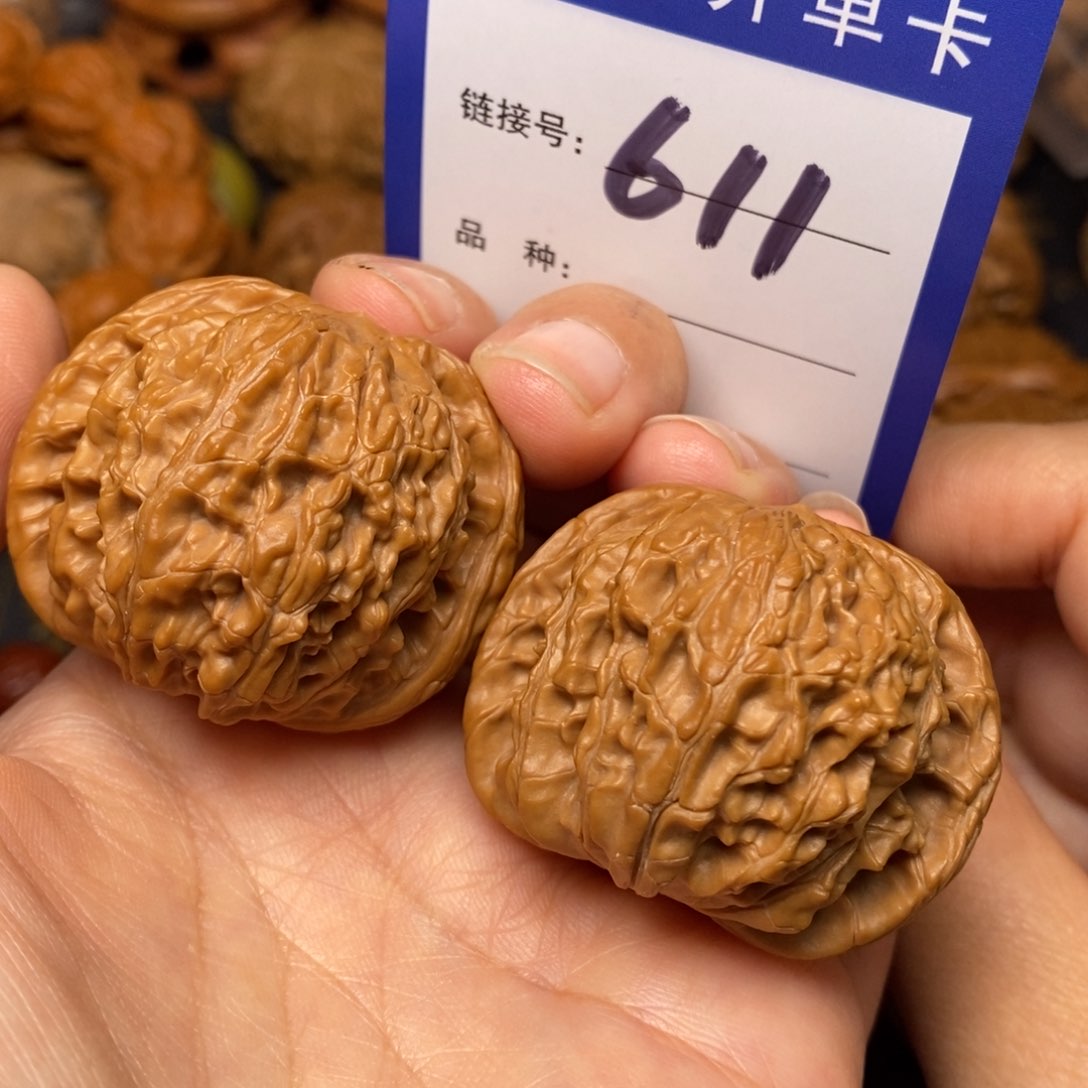 文玩核桃把件磨盘全品40。 611