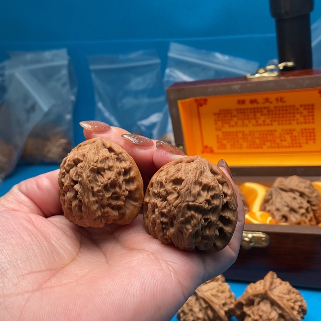 把件文玩核桃卩*斌白狮子