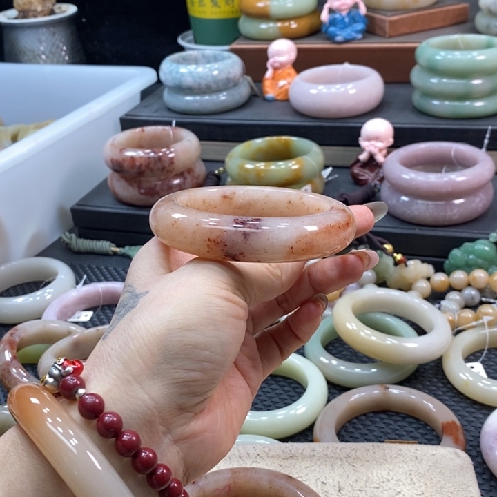 未镶嵌手镯石英岩玉