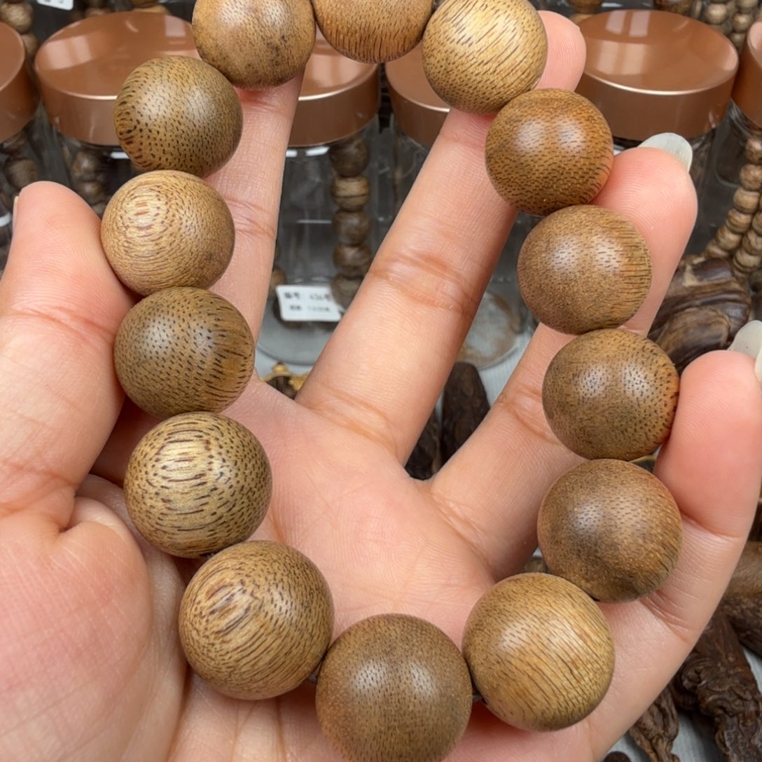 沉香碎屑沉香柬埔寨 菩萨 1.68*17.6 克