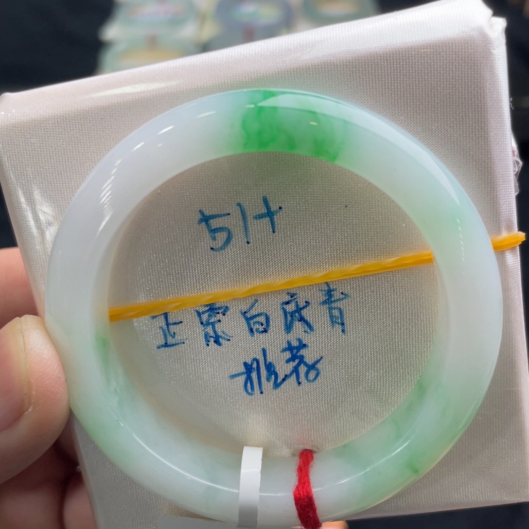 翡翠手镯未镶嵌翡翠手镯