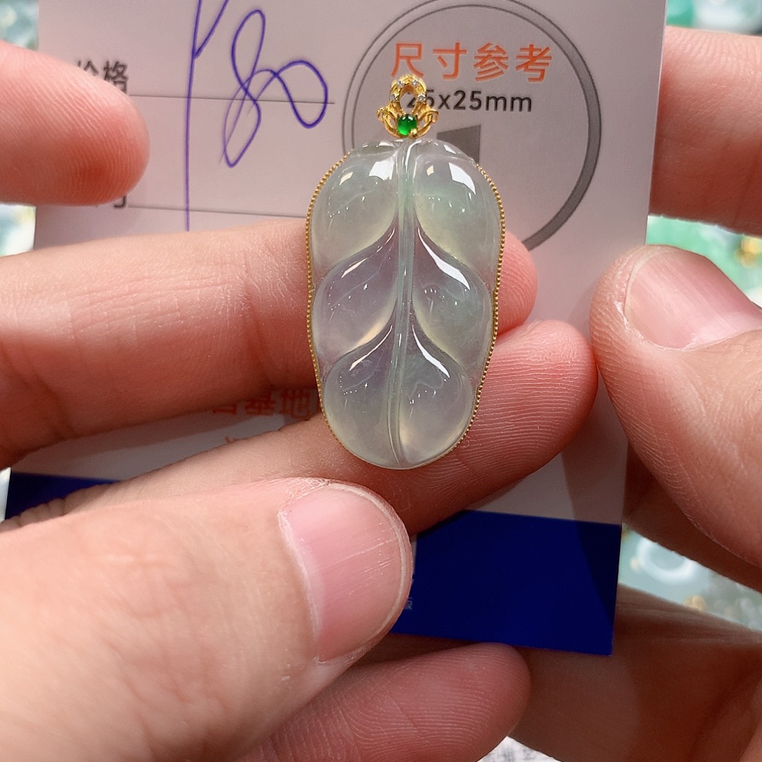 翡翠18K金镶嵌颈饰