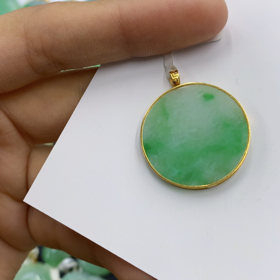 翡翠18K金镶嵌颈饰翡翠