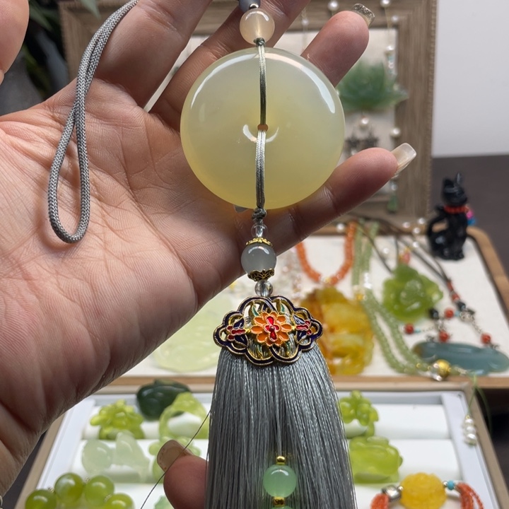 蛇纹石玉车挂未镶嵌