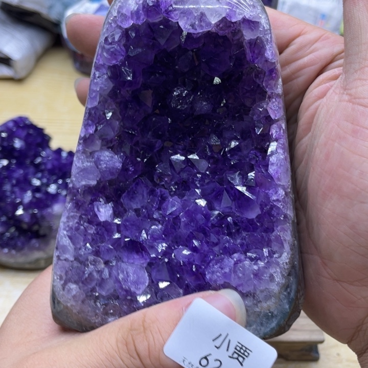 未镶嵌水晶大型摆件（非配饰）