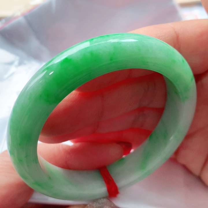 翡翠手镯未镶嵌1622。