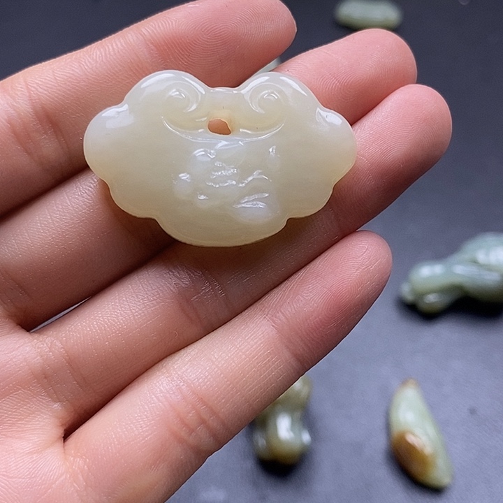 颈饰未镶嵌和田玉大*姐