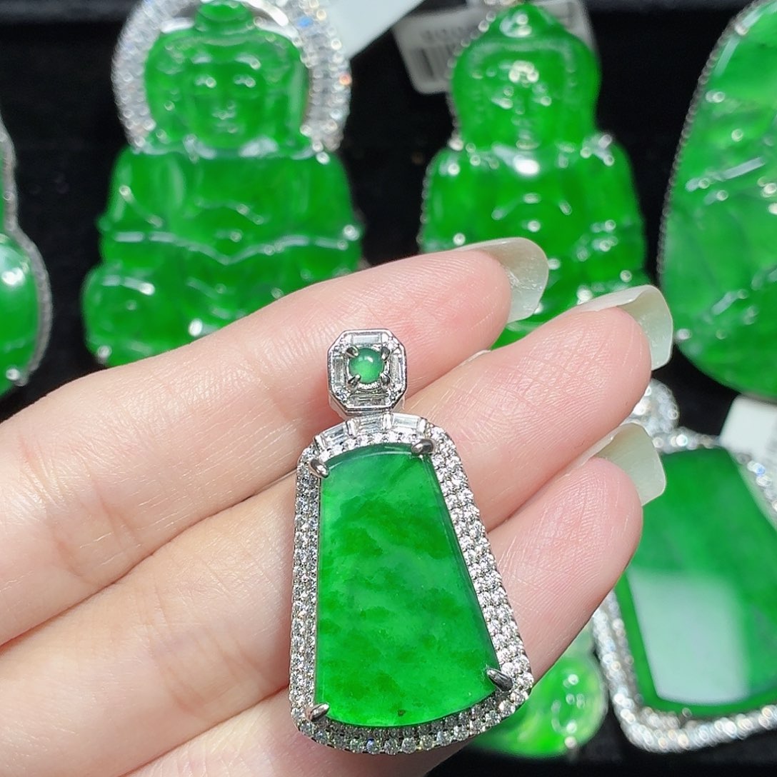 翡翠未镶嵌颈饰1111