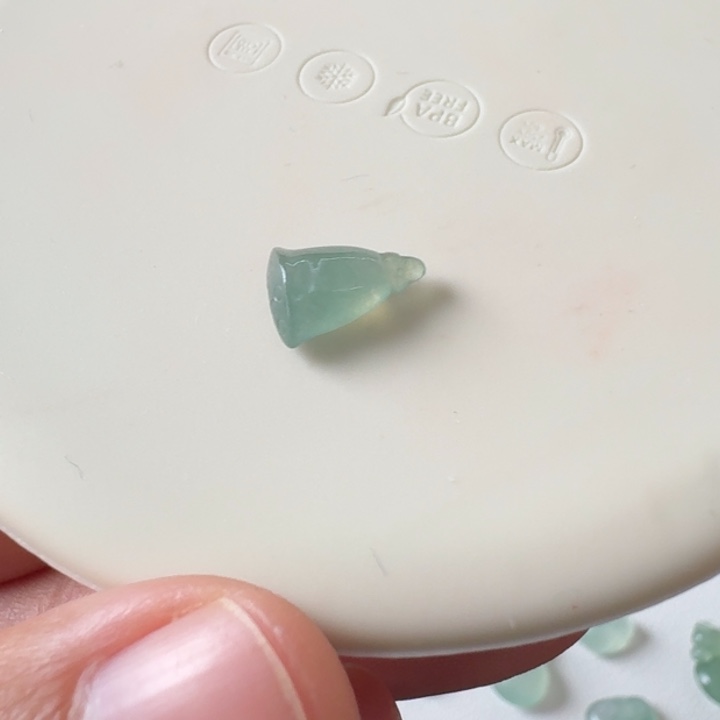 定制翡翠未镶嵌莲蓬