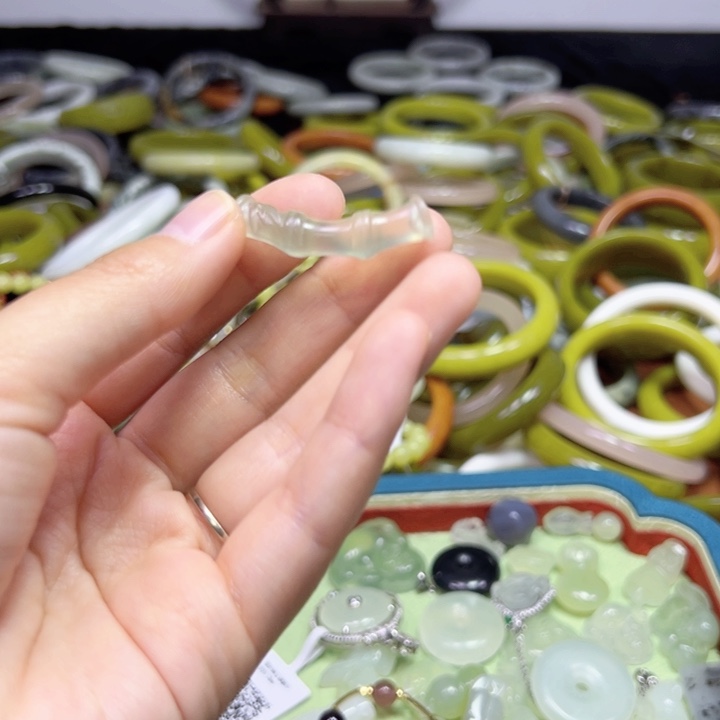 未镶嵌蛇纹石玉手镯