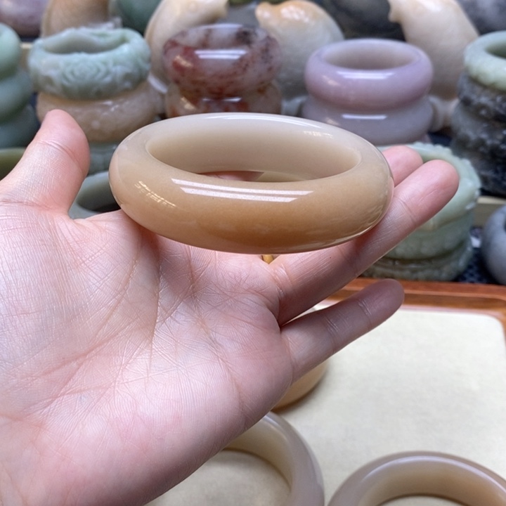 石英岩玉手镯未镶嵌