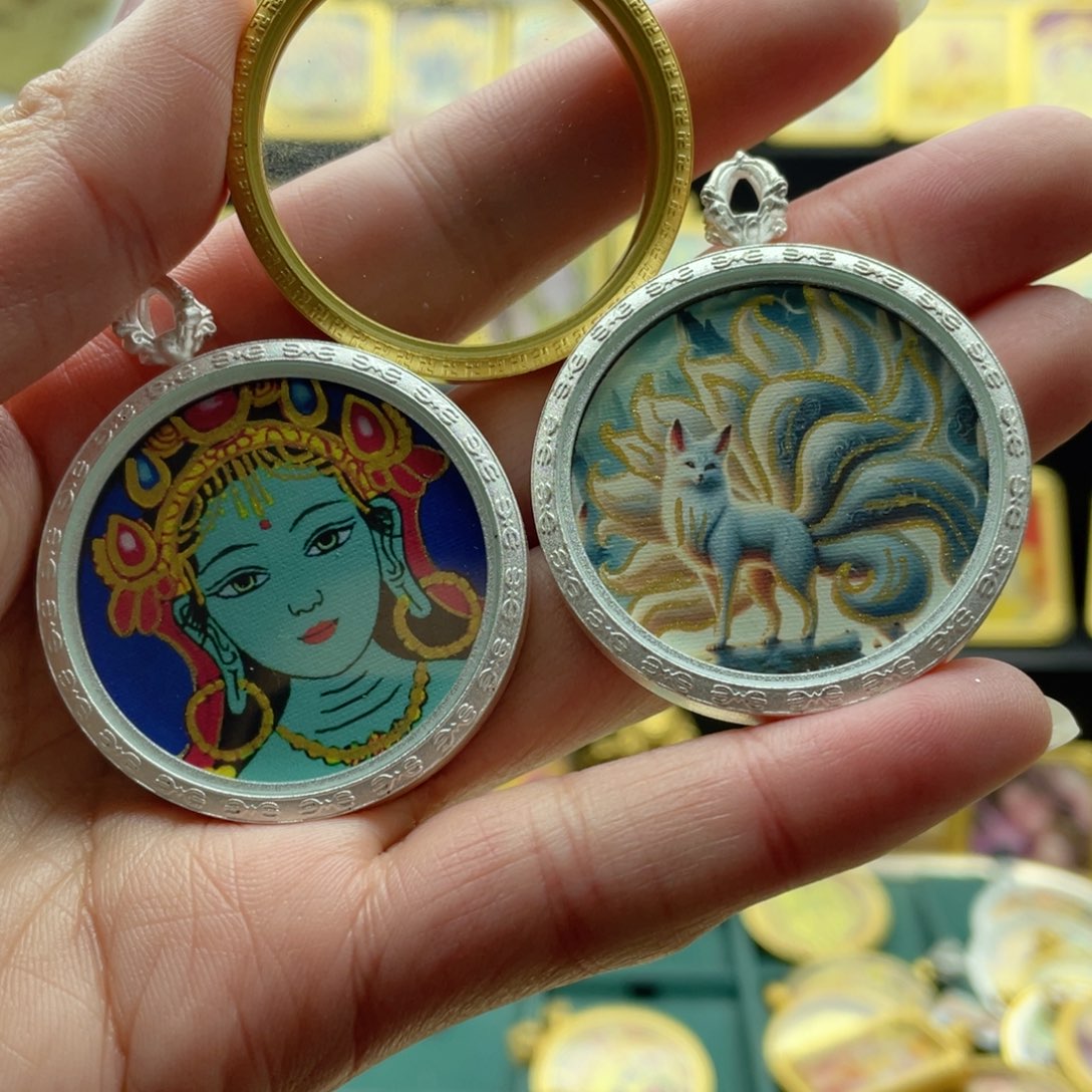 吊坠我**习唐卡等多种形式的艺术形式