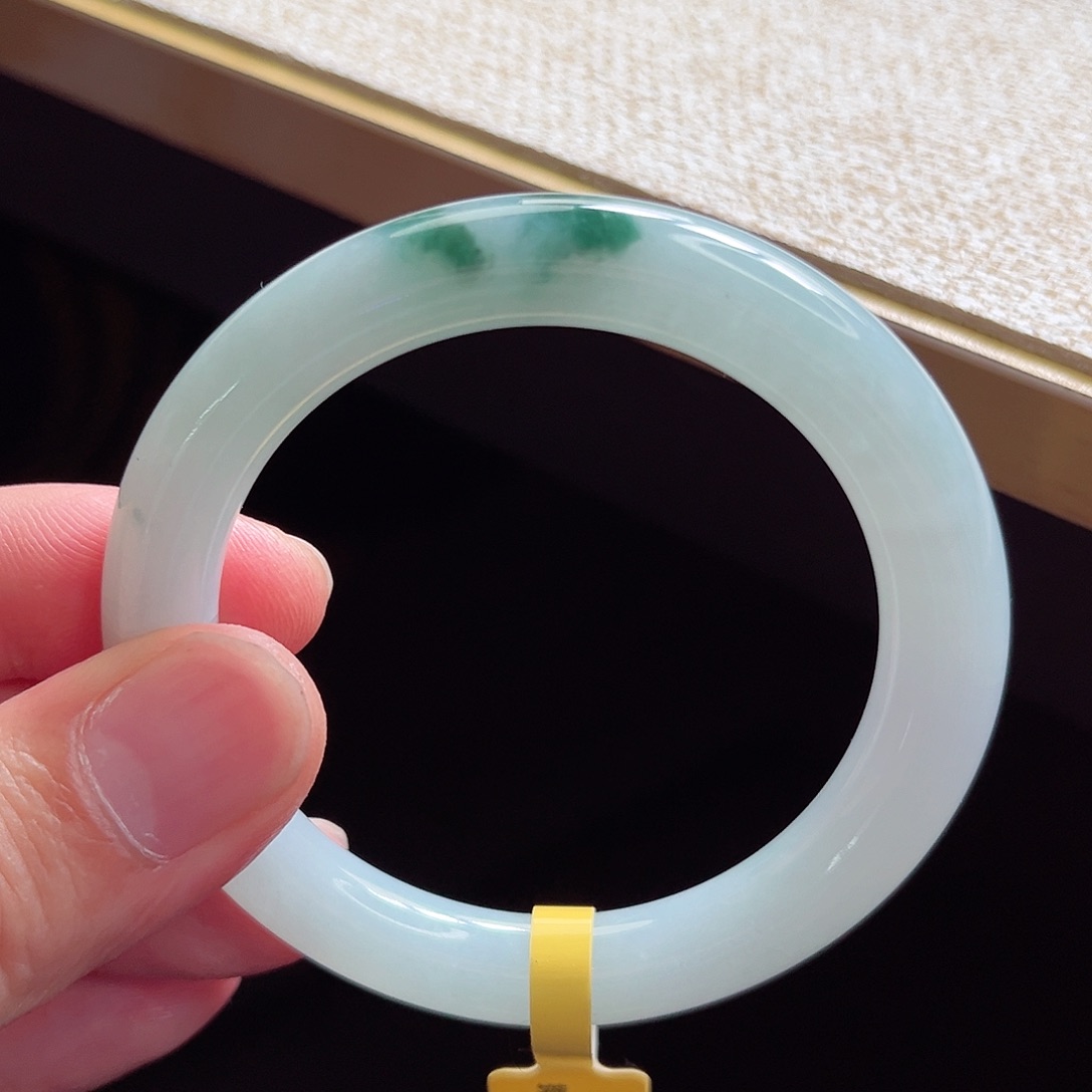 翡翠手镯未镶嵌手镯