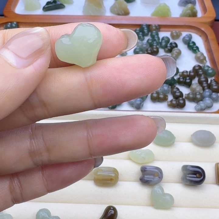 一***子和田玉（糖玉）未镶嵌车挂