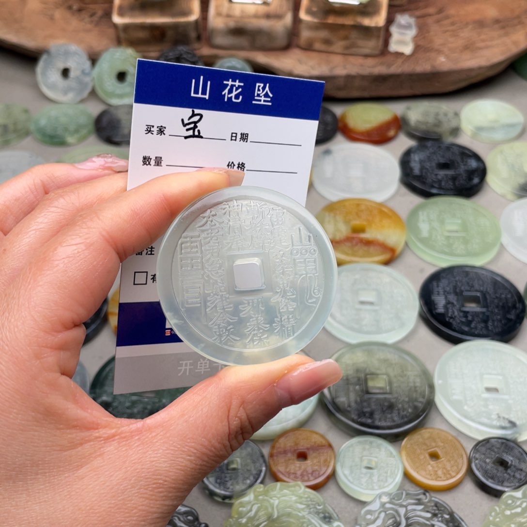 蛇纹石玉颈饰未镶嵌宝****司