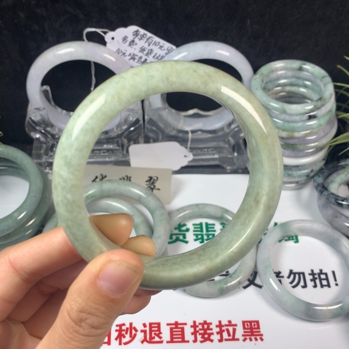 翡翠未镶嵌手镯22号。 60.6圈