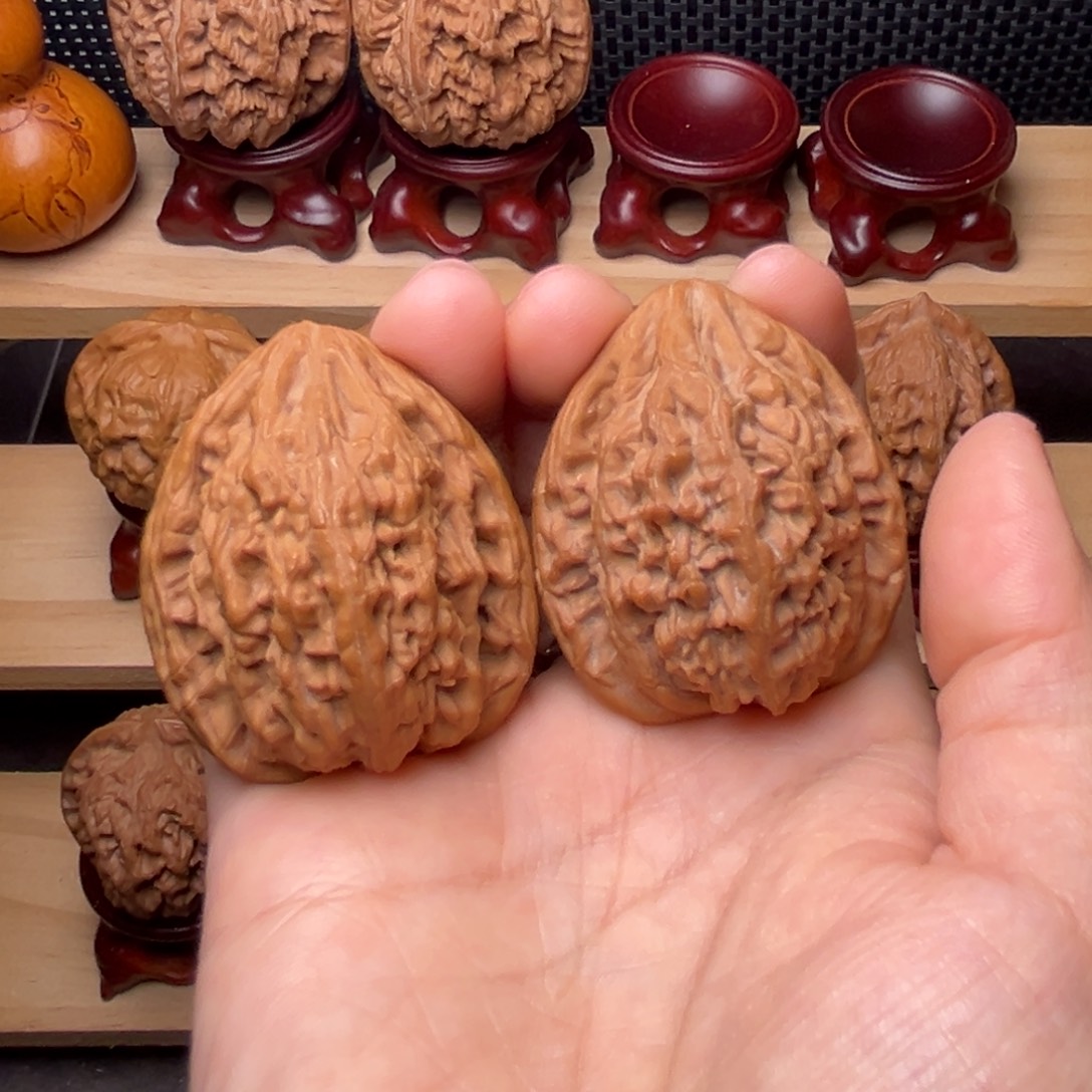 文玩核桃吊坠虎头王