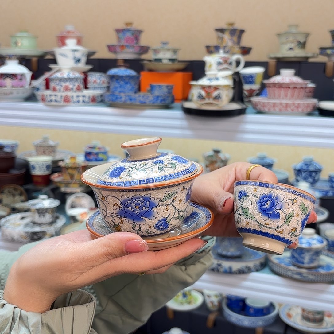 盖碗里的水煮开后倒在