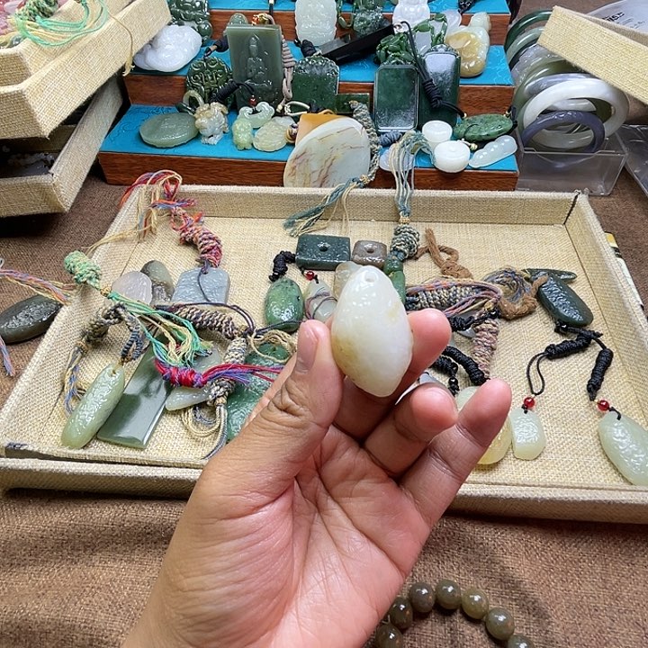 和田玉（糖玉）颈饰未镶嵌日****乐38