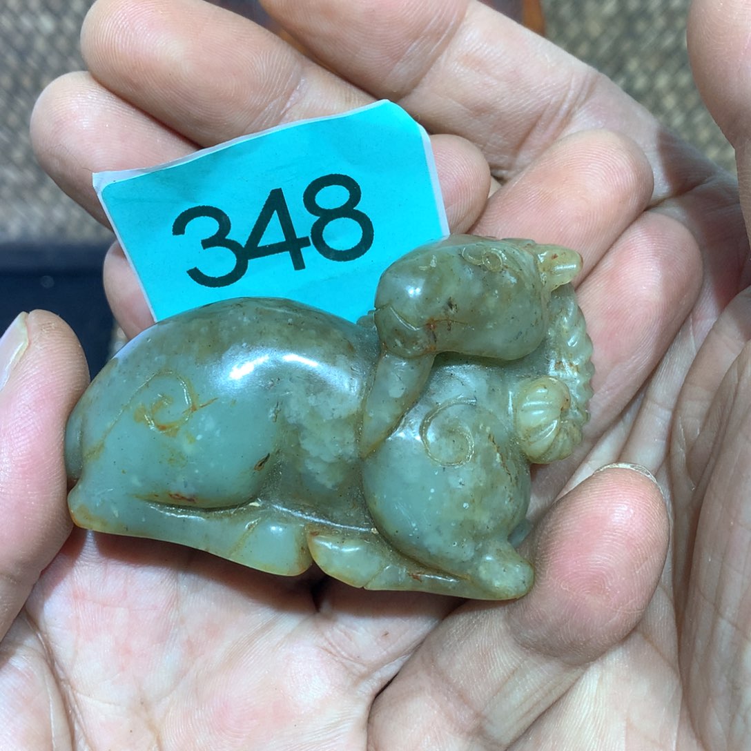 透闪石-蛇纹石玉未镶嵌颈饰