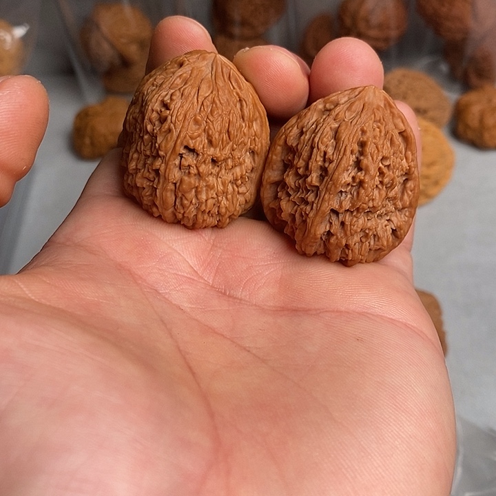 琪***～文玩核桃吊坠逐鹿南将石拉丝高炮