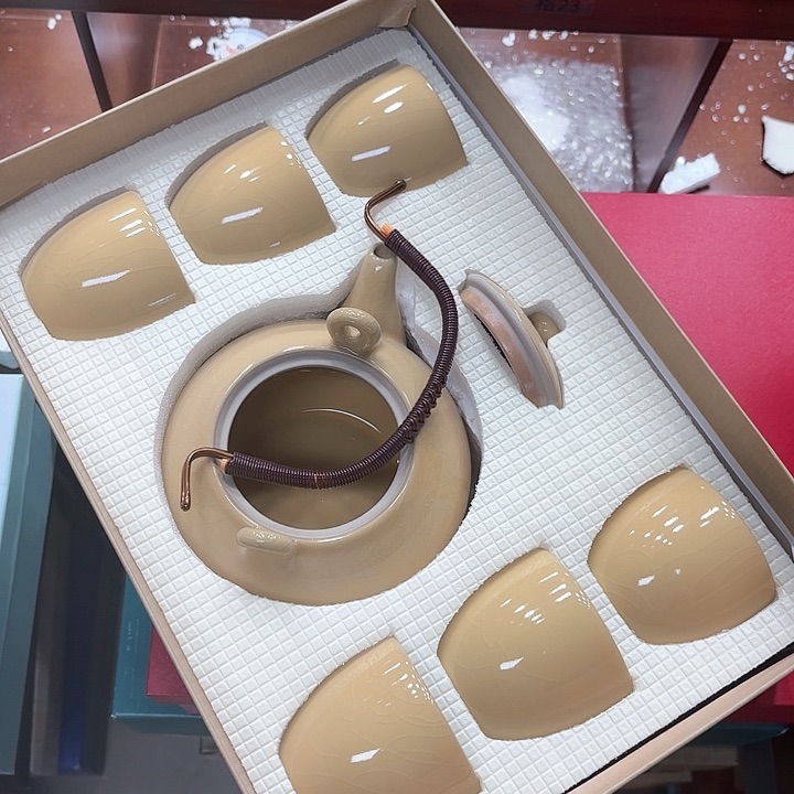 孤品茶具套装等。       