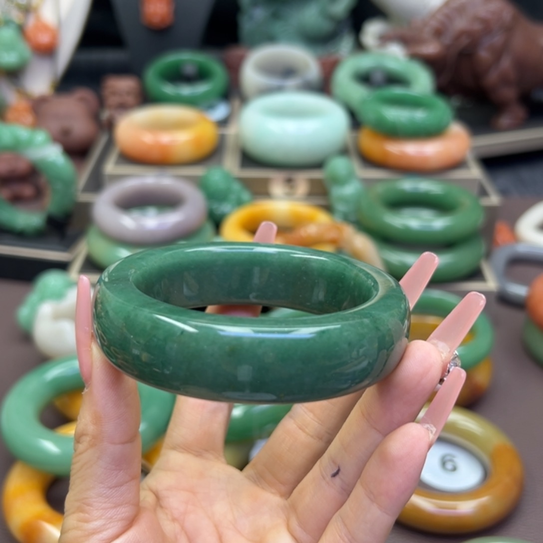 未镶嵌手镯石英岩玉蝴*兰