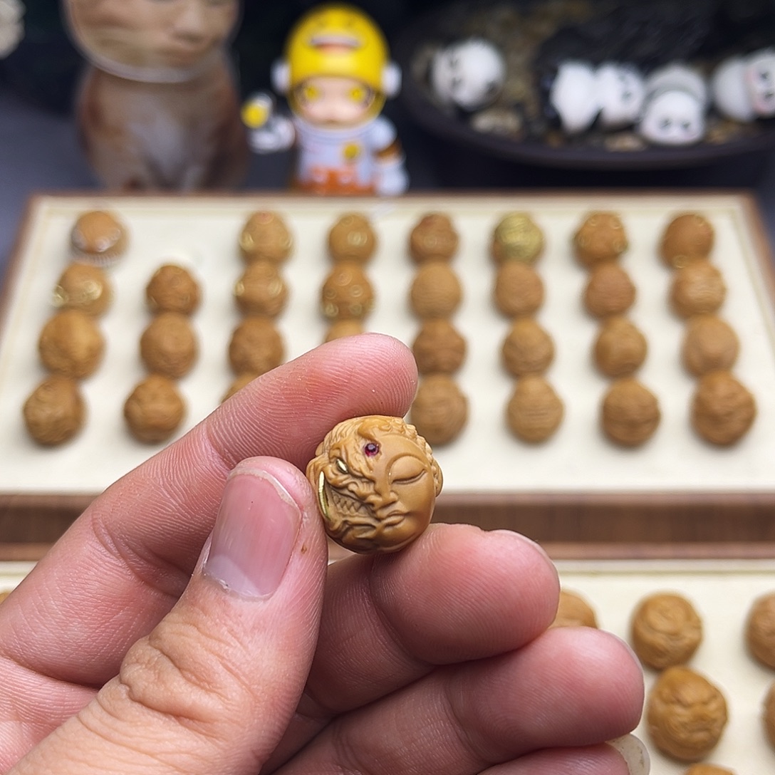 ****猴头核桃吊坠镶嵌佛魔一念17