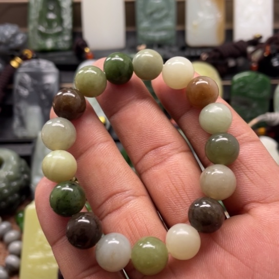 和田玉颈饰未镶嵌