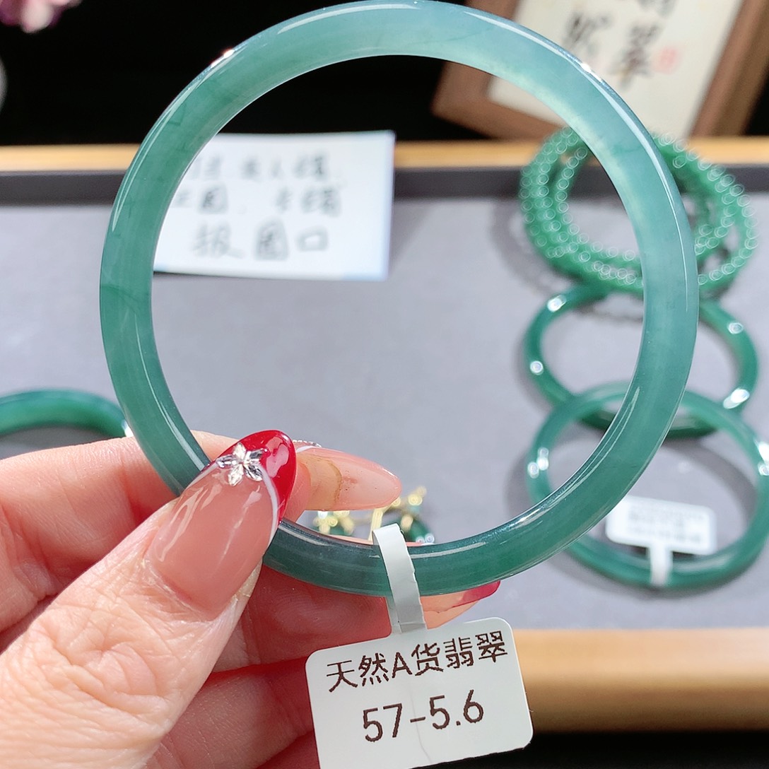 翡翠手镯（圆镯）未镶嵌