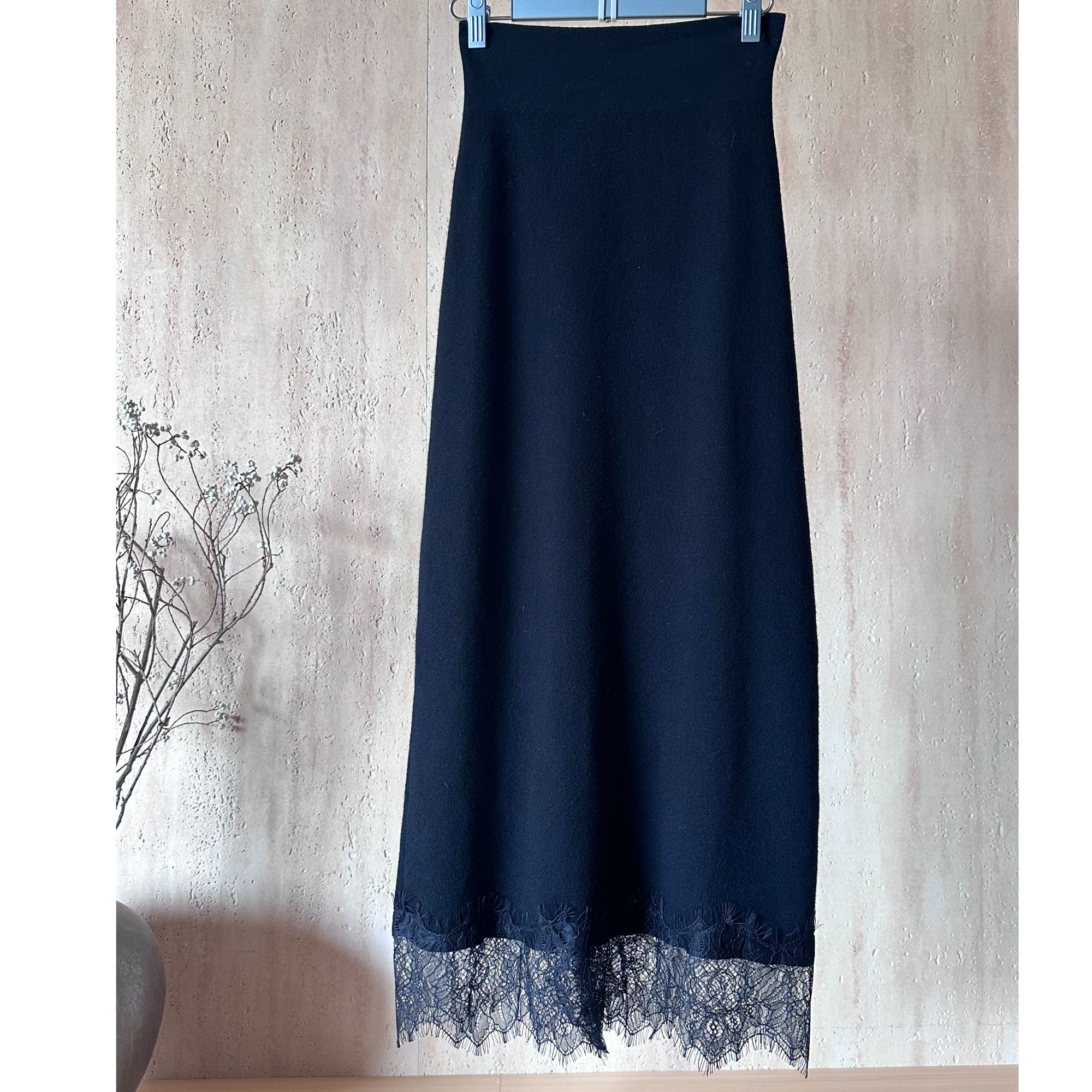 PM王囡囡 黑色绵羊毛下摆拼蕾丝边半身裙 ND1D2286