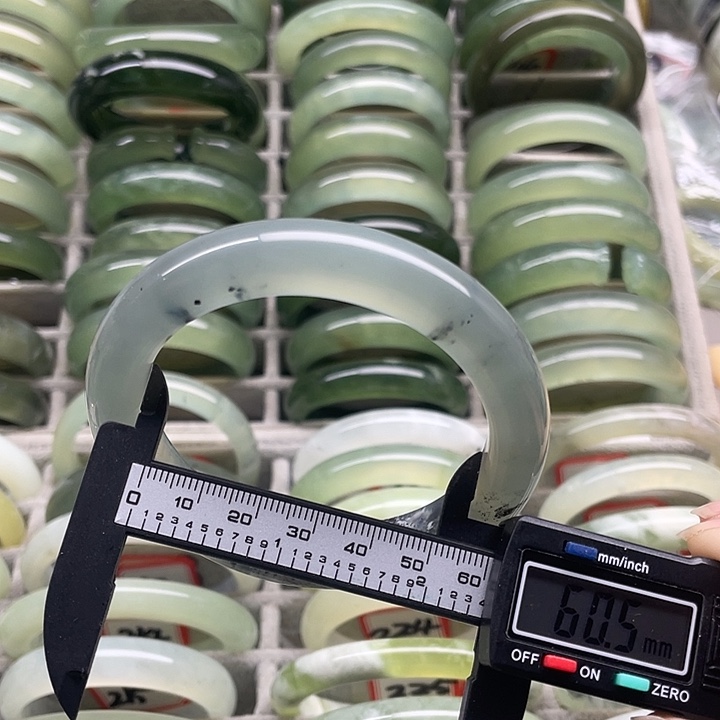 蛇纹石玉未镶嵌手镯219
