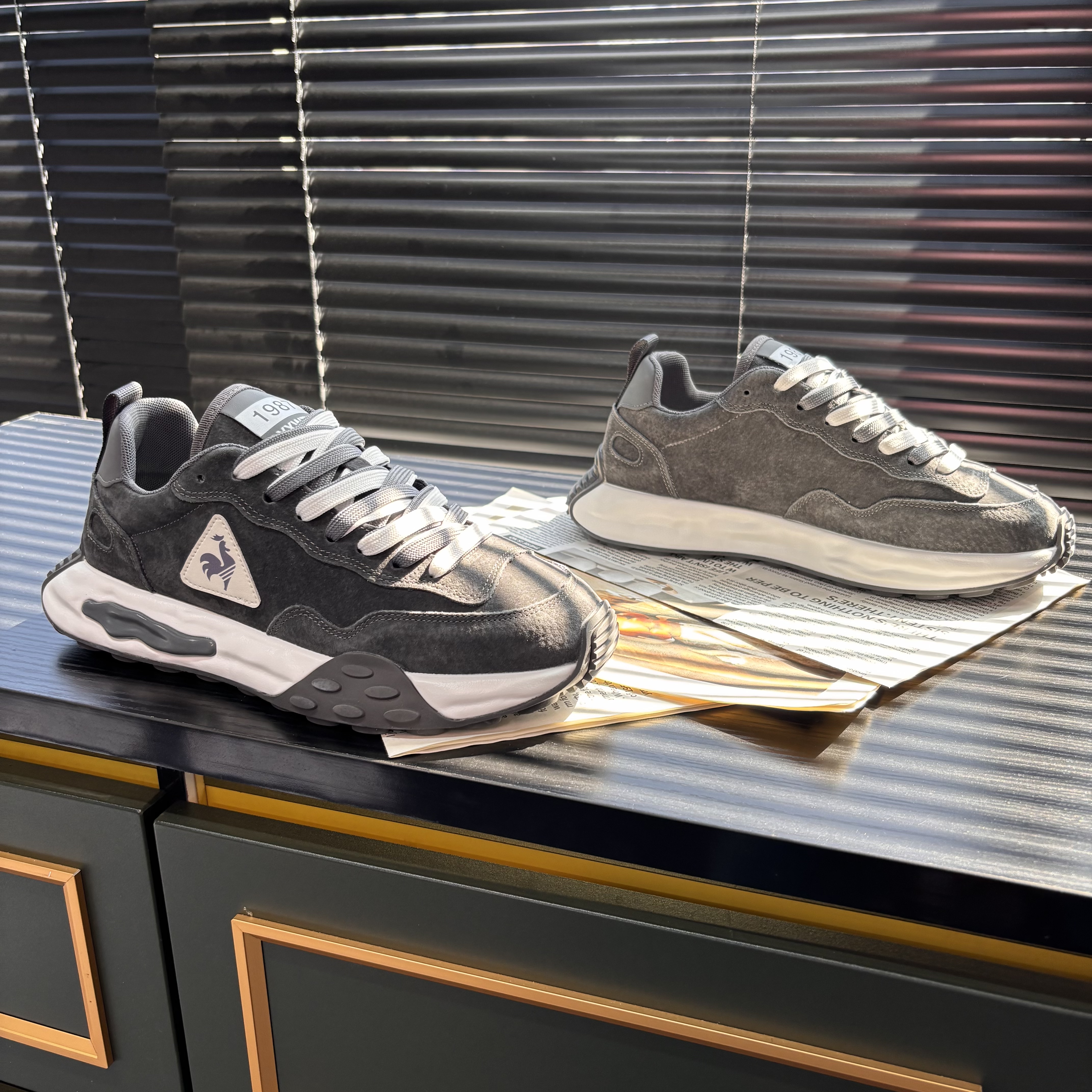 冠辰Guanchen早秋新款轻质软底软面防滑男士户外休闲阿甘跑鞋779