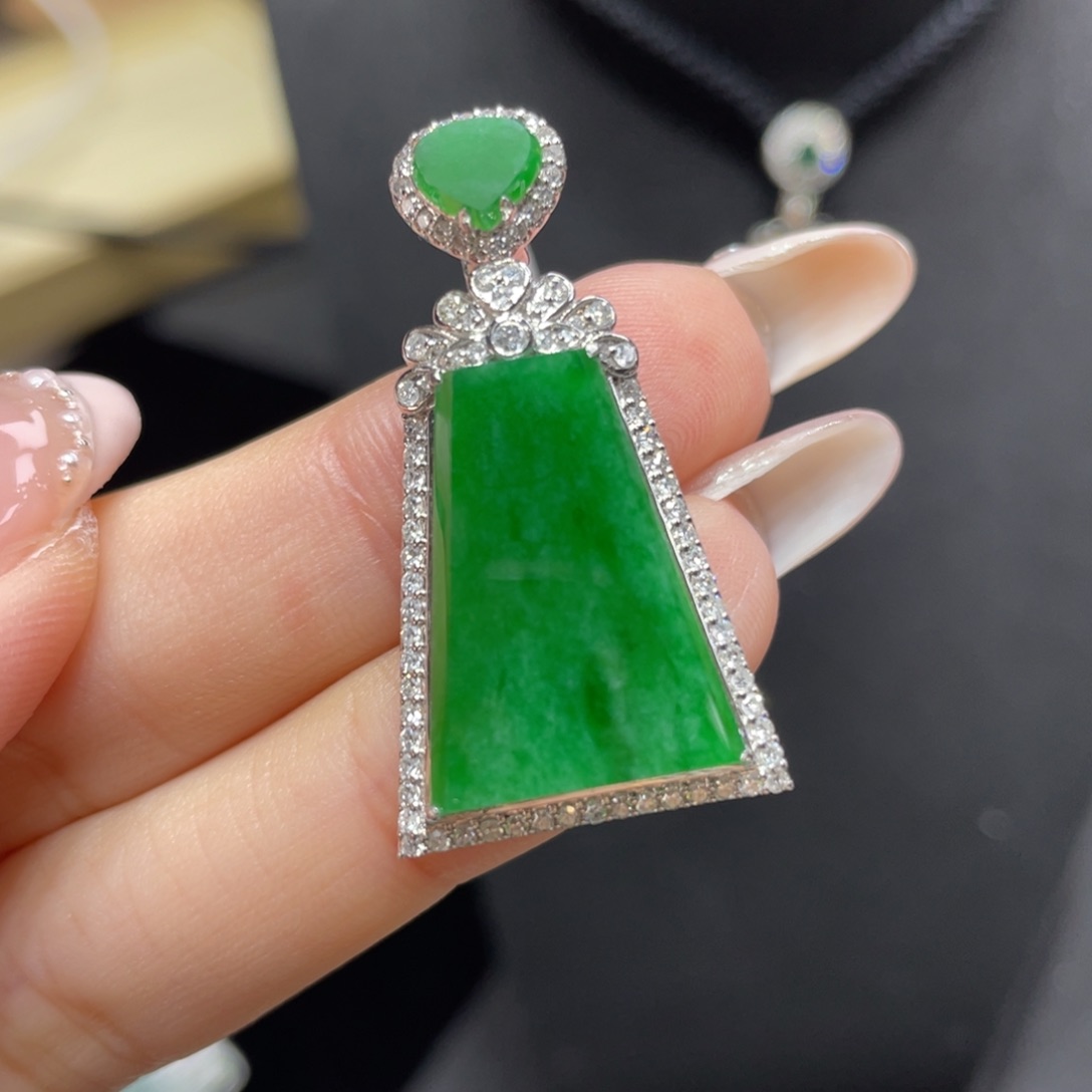 翡翠颈饰18K金镶嵌天然缅甸翡翠a货