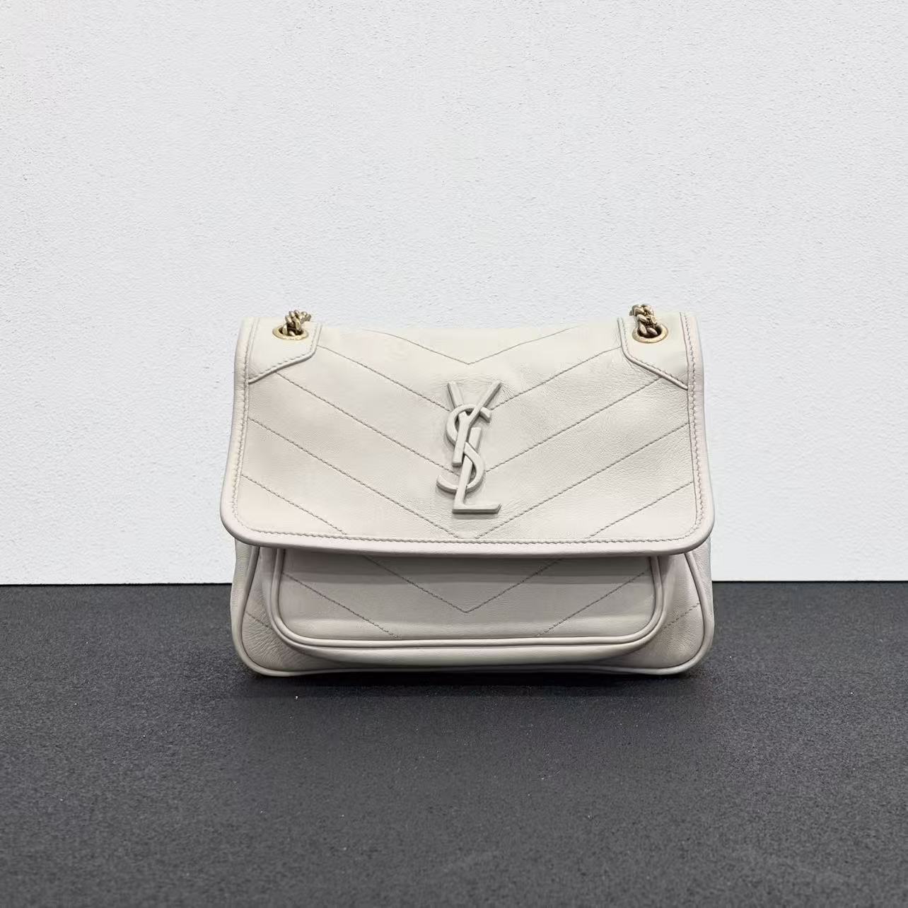 99新 YSL/圣罗兰 壹所奢品/niki 白色小号/羊皮/金链单肩斜挎包