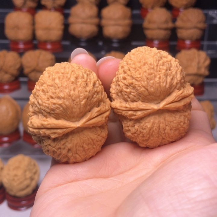 文玩核桃吊坠40麒麟元宝